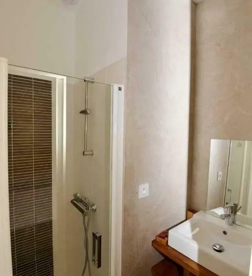 Standard Kolmen Hengen Huone, Auberge De La Foret Bonifatu
