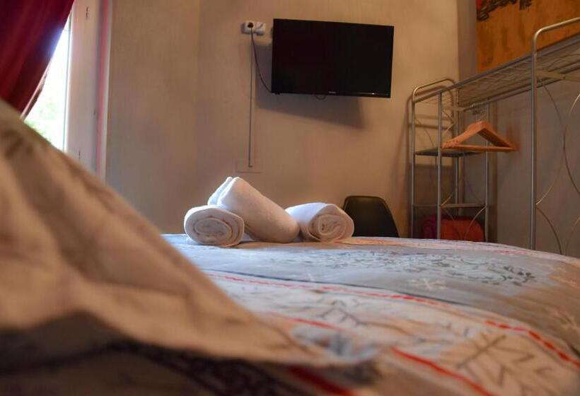 Четырехместный Номер Стандарт, Des Remparts