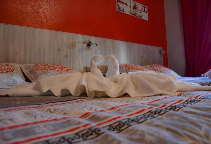 Четырехместный Номер Стандарт, Des Remparts