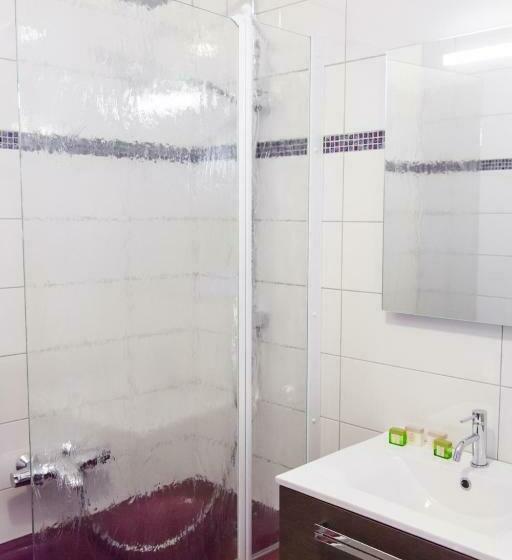 标准间带湖景, Lou Granva