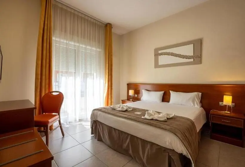 スタンダード４人部屋, The Originals Boutique, Hotel L Occitan, Aubagne