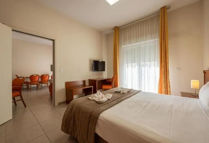スタンダード４人部屋, The Originals Boutique, Hotel L Occitan, Aubagne