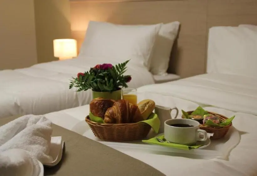 スタンダードトリプルルーム, The Originals Boutique, Hotel L Occitan, Aubagne