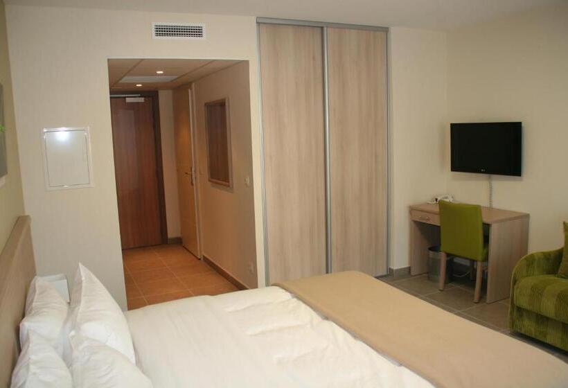 Номер Стандарт Трехместный, The Originals Boutique, Hotel L Occitan, Aubagne