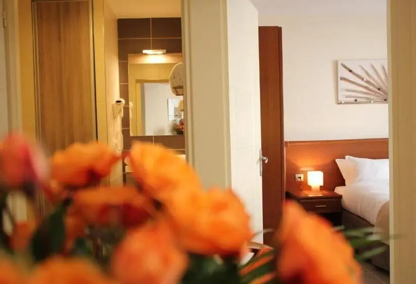 スタンダード４人部屋, The Originals Boutique, Hotel L Occitan, Aubagne
