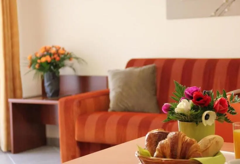 スタンダード４人部屋, The Originals Boutique, Hotel L Occitan, Aubagne