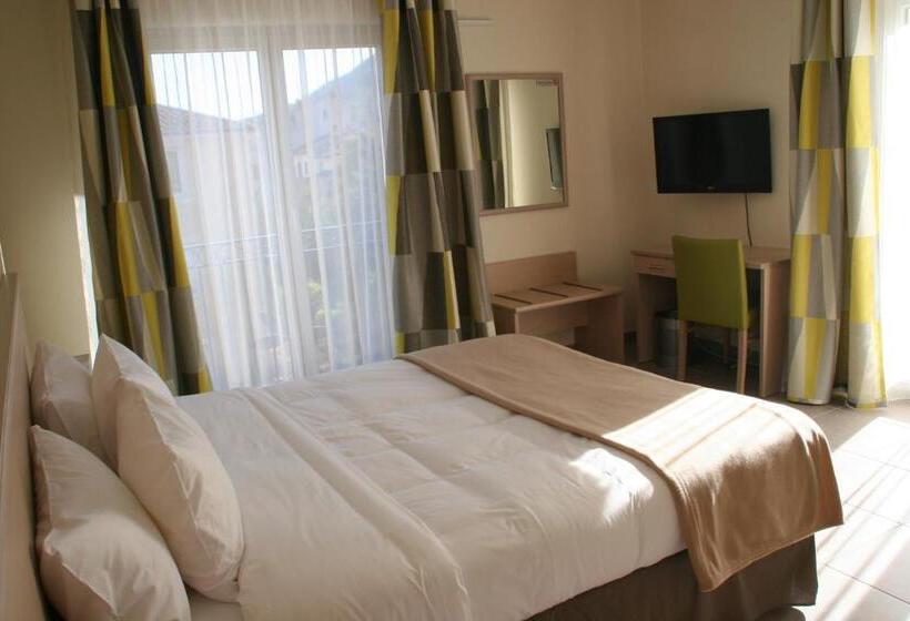 Номер Стандарт с Террасой, The Originals Boutique, Hotel L Occitan, Aubagne