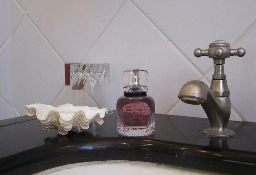 סוויטה משפחתית, Château Des Bouffards