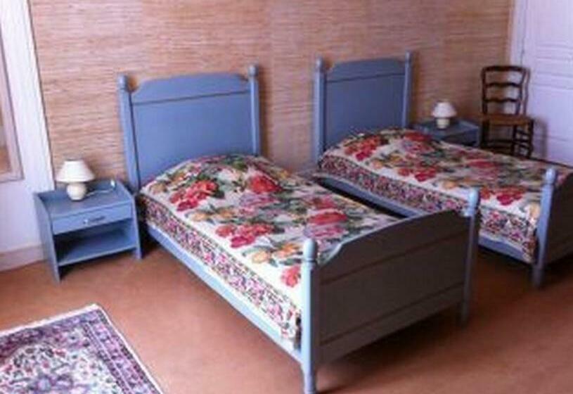 סוויטה משפחתית, Château Des Bouffards