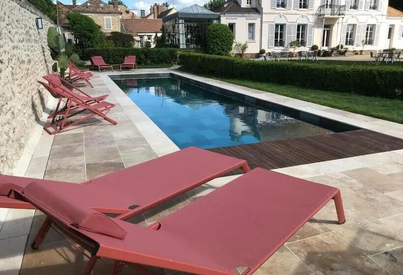 Perhejuniorsviitti, Clos Saint Nicolas