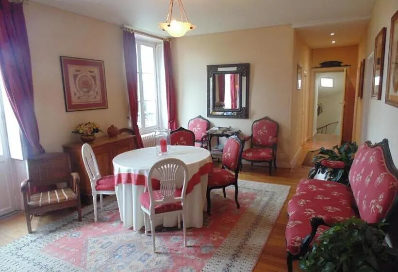 Economy-huone, Clos Saint Nicolas