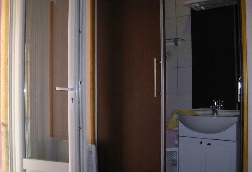 家庭间, La Villa Sam