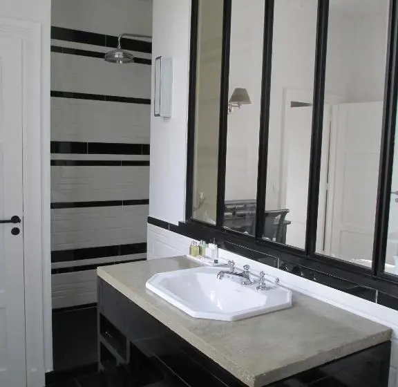 سوئیت خانواده 2 خوابه, Le Clos De Grace