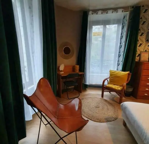Perhehuone Puutarhanäkymä, Auberge La Caverne