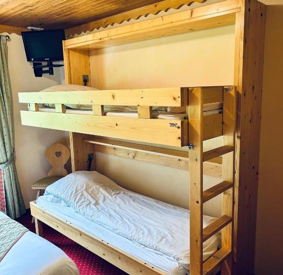 اتاق استاندارد سه نفره, Hameau Des Prodains   Hôtel