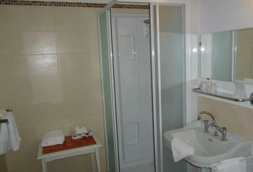 Standard Kolmen Hengen Huone, Hôtel Du Midi