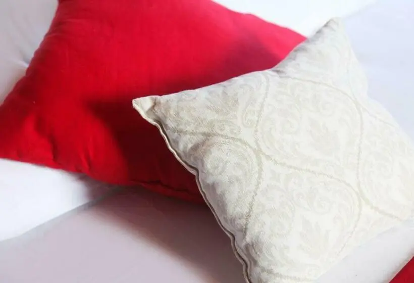 Standard Kolmen Hengen Huone, Hôtel Du Midi