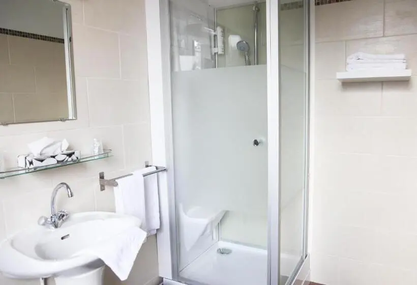 Standard Neljän Hengen Huone, Hôtel Du Midi