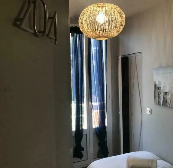 Deluxe Kolmen Hengen Huone Merinäkymä, La Calanque