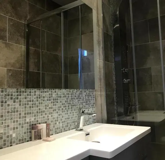 Deluxe Kolmen Hengen Huone Merinäkymä, La Calanque