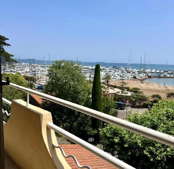Deluxe Kolmen Hengen Huone Merinäkymä, La Calanque