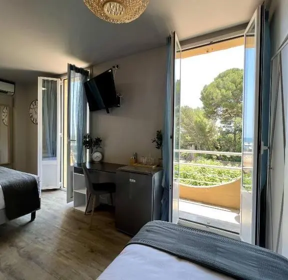 Deluxe Kolmen Hengen Huone Merinäkymä, La Calanque
