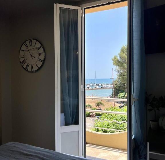 海景豪华三人间, La Calanque