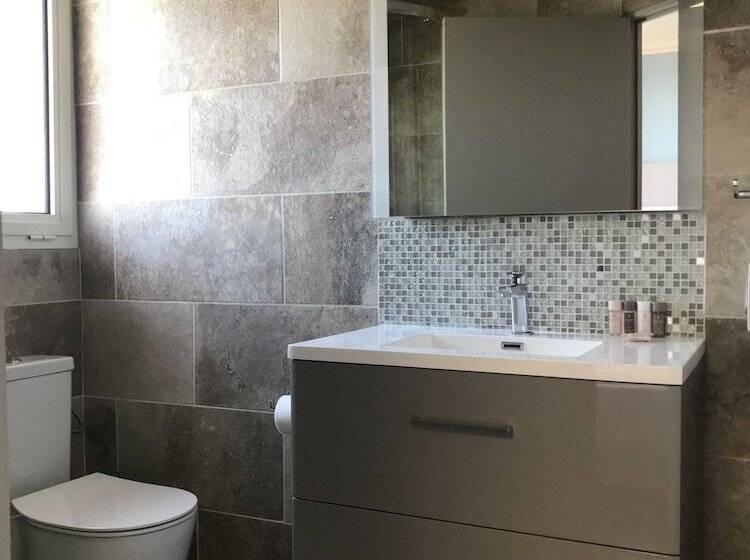 标准间带山景, La Calanque