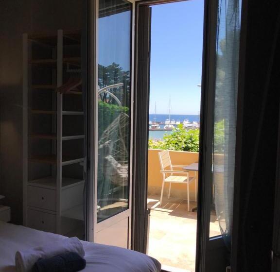 豪华海景房带阳台, La Calanque