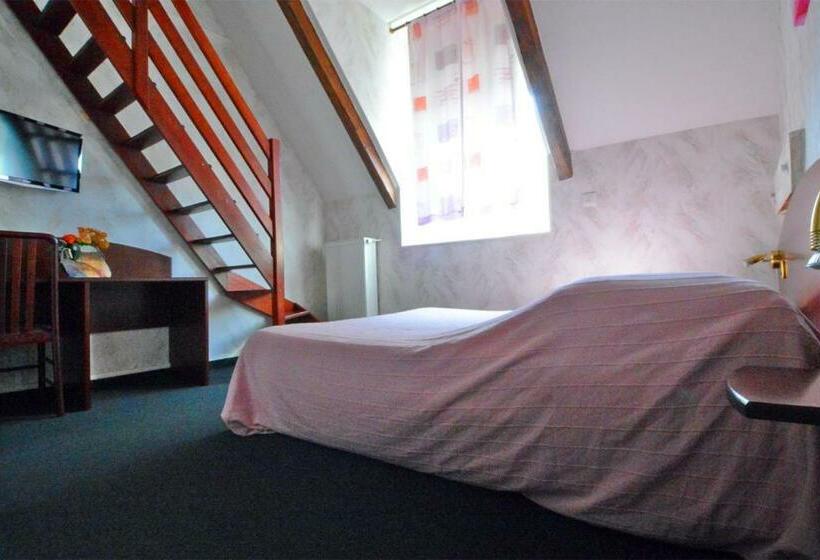 חדר סטנדרט לארבעה, Le Saint Vorles