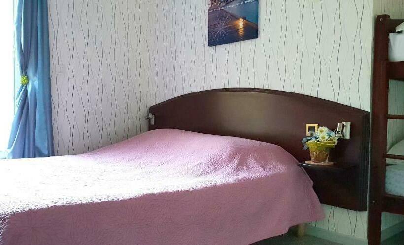 חדר סטנדרט לשלושה, Le Saint Vorles