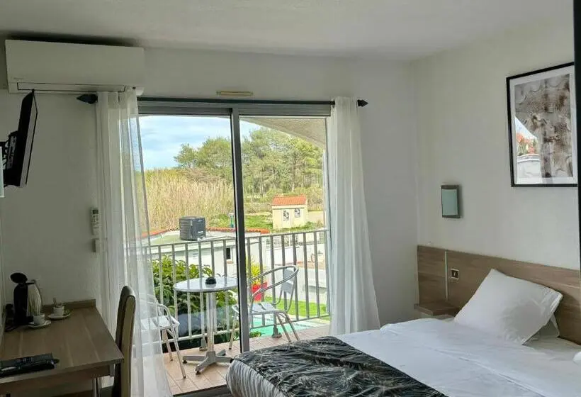 Comfort room with balcony, Acapella