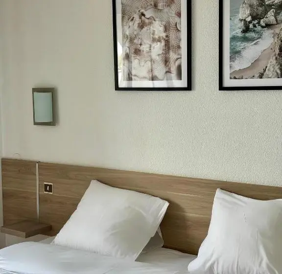 Comfort room with balcony, Acapella