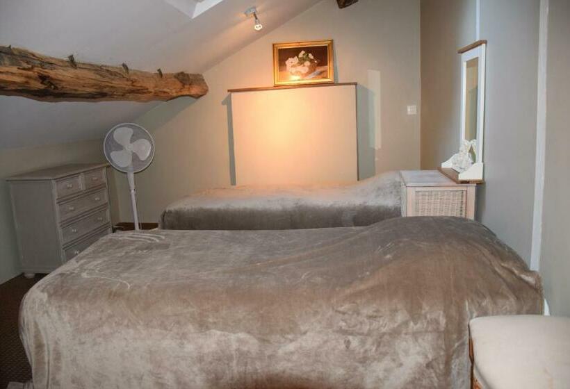 Семейный Номер, Chateau Du Four De Vaux