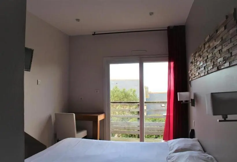 Comfort room with terrace, Au Bout Du Monde