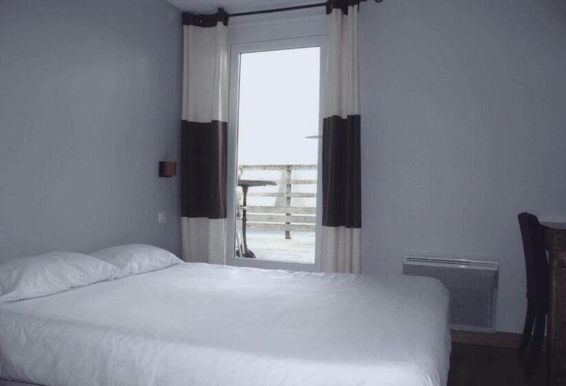 Comfort room with terrace, Au Bout Du Monde