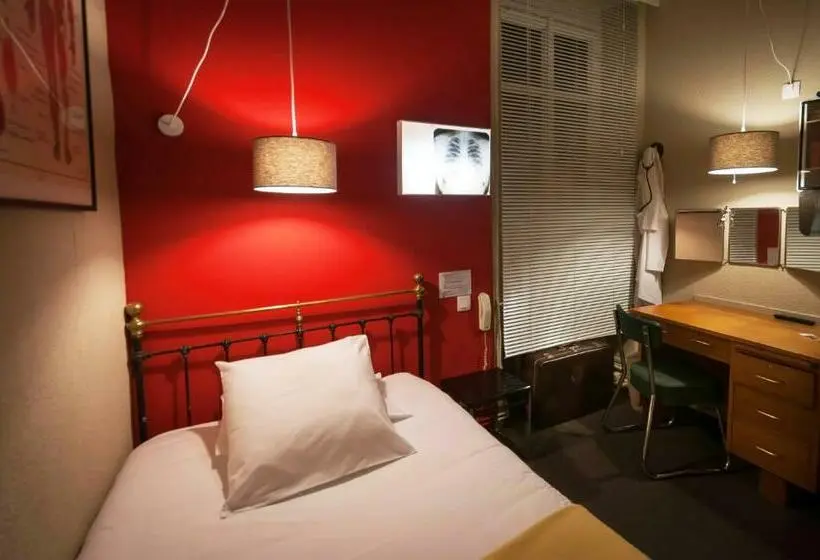 Basic Yhden Hengen Huone, Auberge Des Remparts