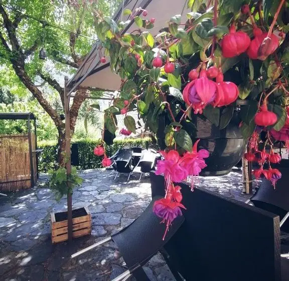 バス共有のスタンダードルーム, Hôtel Restaurant La Petite Auberge