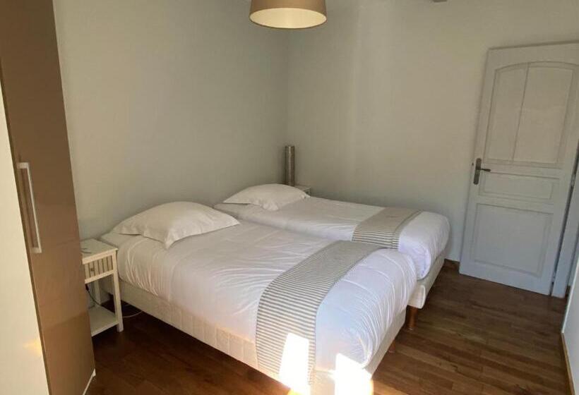 Люкс 2 Спальни, Logis Hôtel Château De Palaja