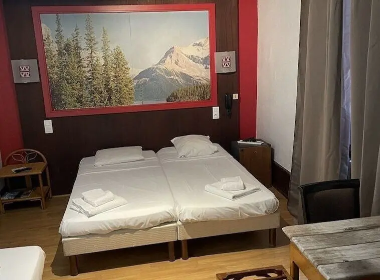 Standard Kolmen Hengen Huone Näkymä, De Savoie