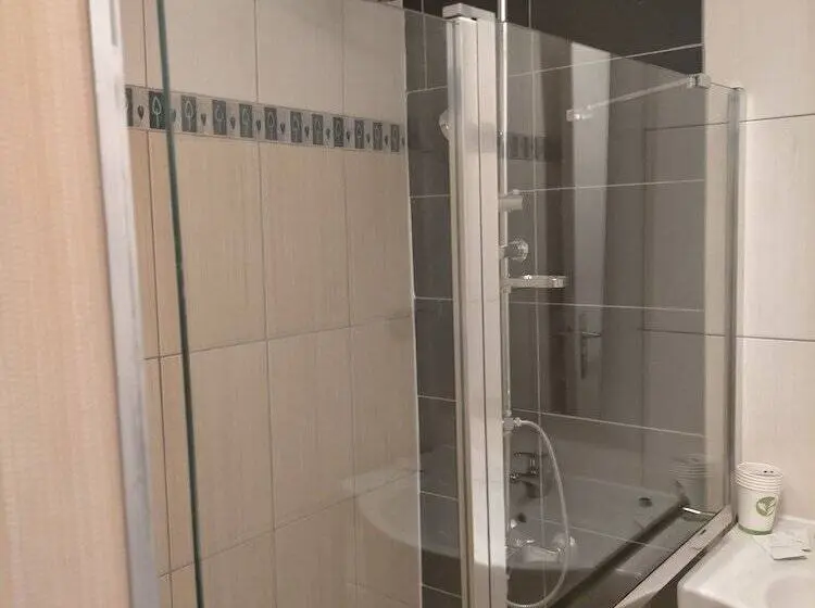 Standard Neljän Hengen Huone, De Savoie
