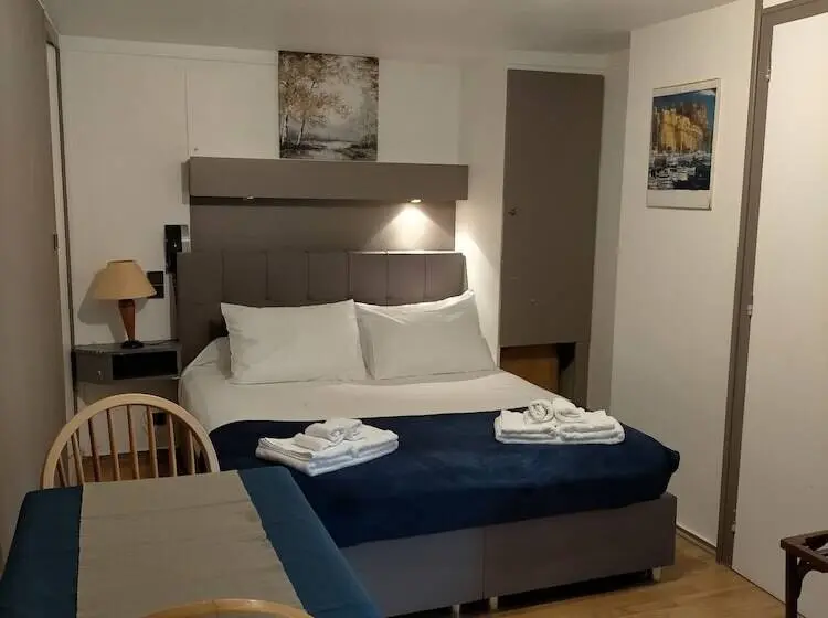 Standard Neljän Hengen Huone, De Savoie