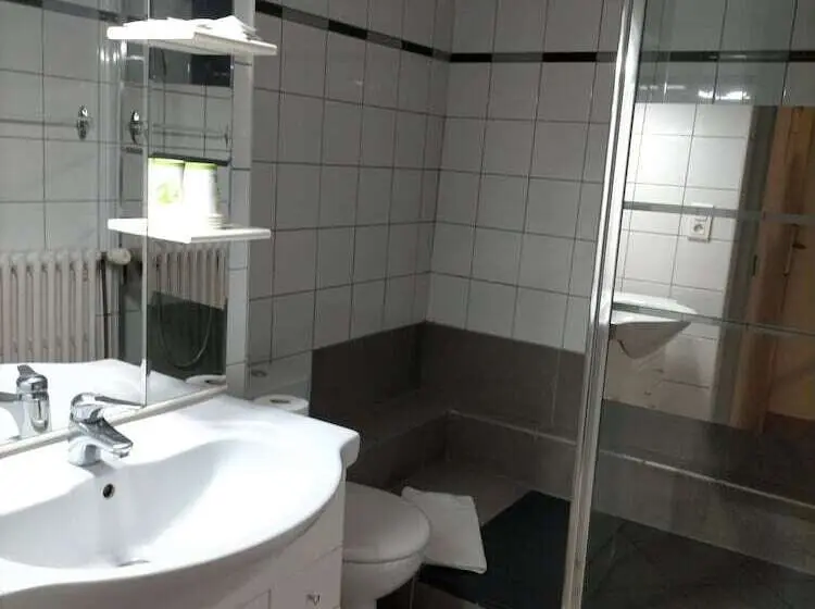 Standard Neljän Hengen Huone, De Savoie