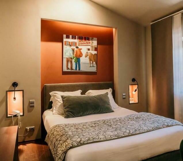 标准间, Du Fronton