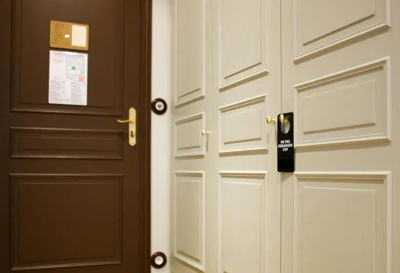 スタンダードルーム, Hostellerie Du Coq D'or