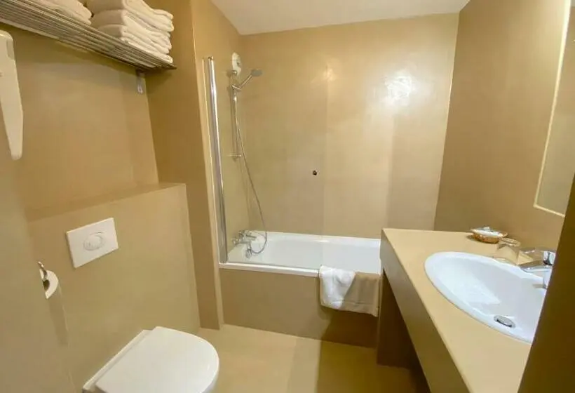 スタンダード4人部屋, Hôtel & Appart Hôtel Olatua
