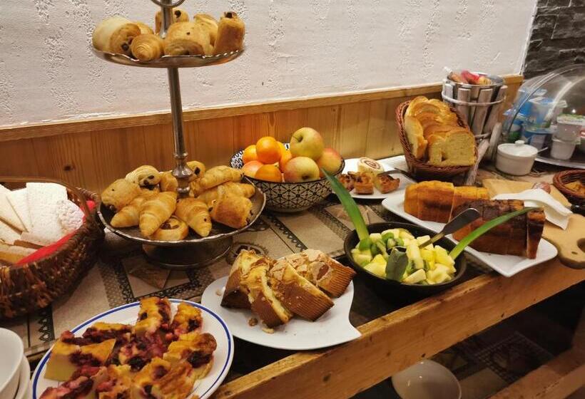 חדר סטנדרט לשלושה, Hôtel Du Midi