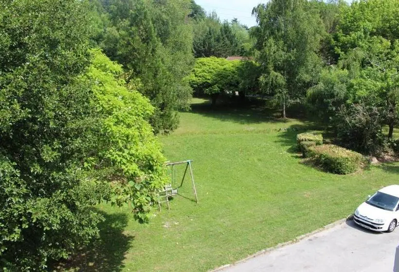 Perhehuone, Etang Des Reynats