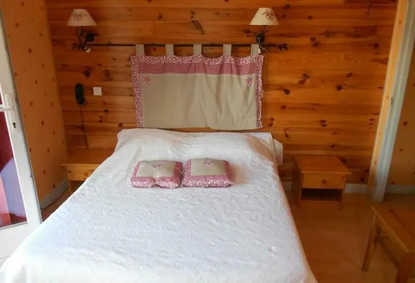 Standard-huone Järvinäkymä, Hôtel L'orée Du Bois