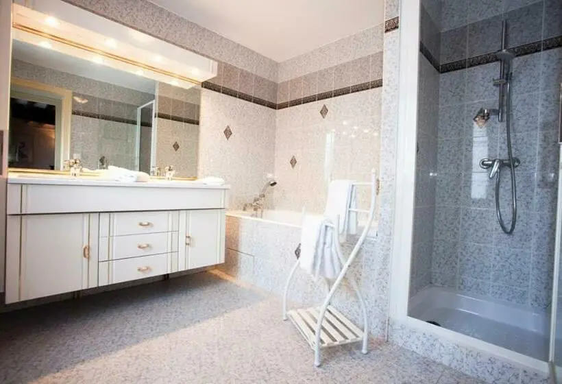 Basic-huone, Hôtel Losset